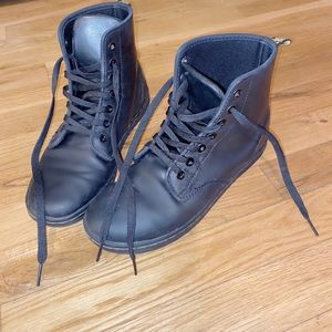 AUTHENTIC VINTAGE DR.MARTEN BOOTS